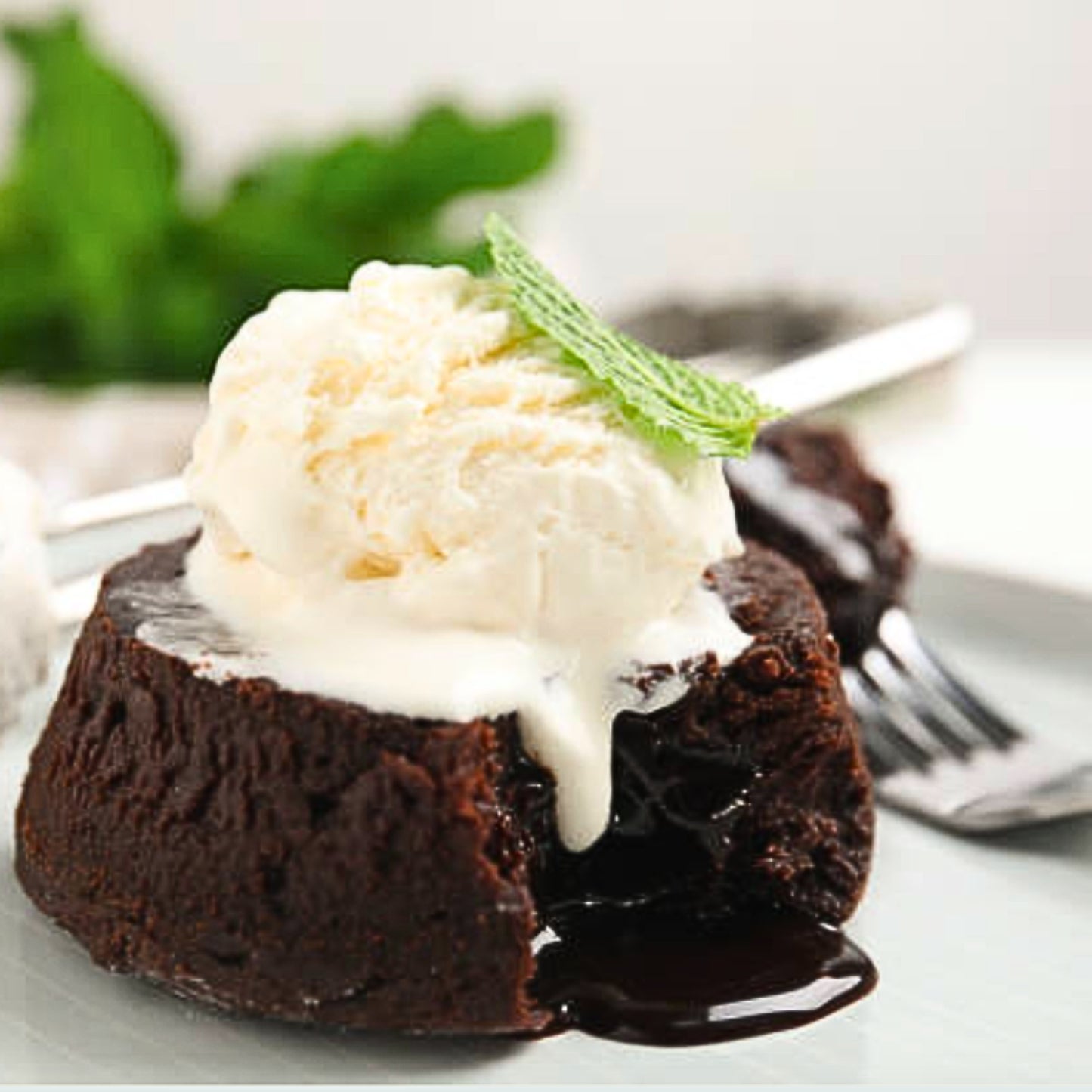 Box Tortino Cuore Fondente con Topping di Creme Assortite